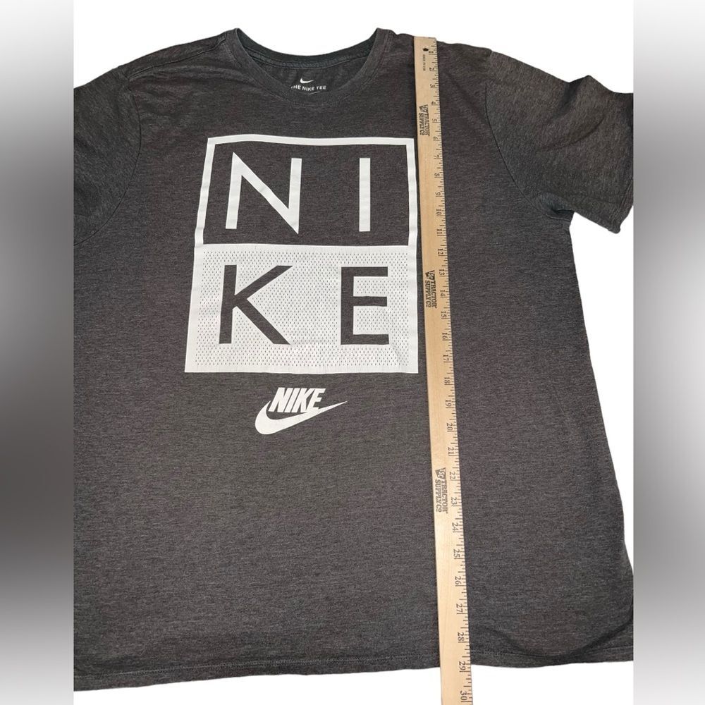 The Nike Tee Men’s XL Short Sleeves Lightweight Athletic Cut Modern Gray - Picture 4 of 6